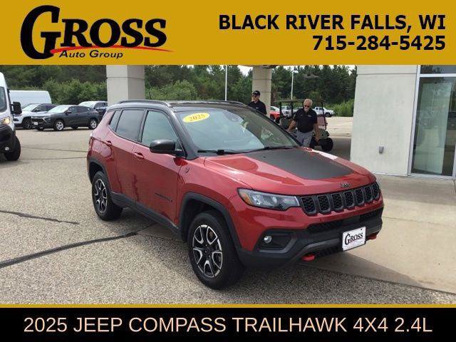 Certified 2025 Jeep Compass Trailhawk AWD/4WD image 1