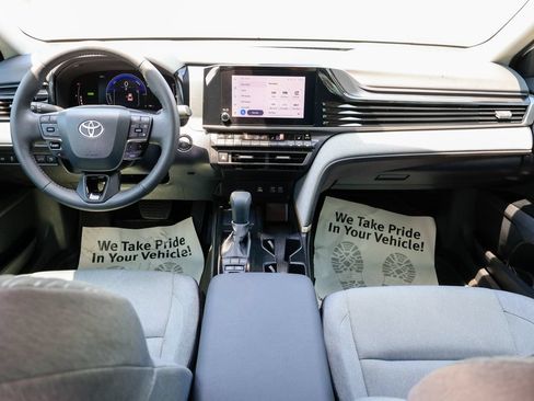 Used 2025 Toyota Camry LE w/ Convenience Package FWD image 8