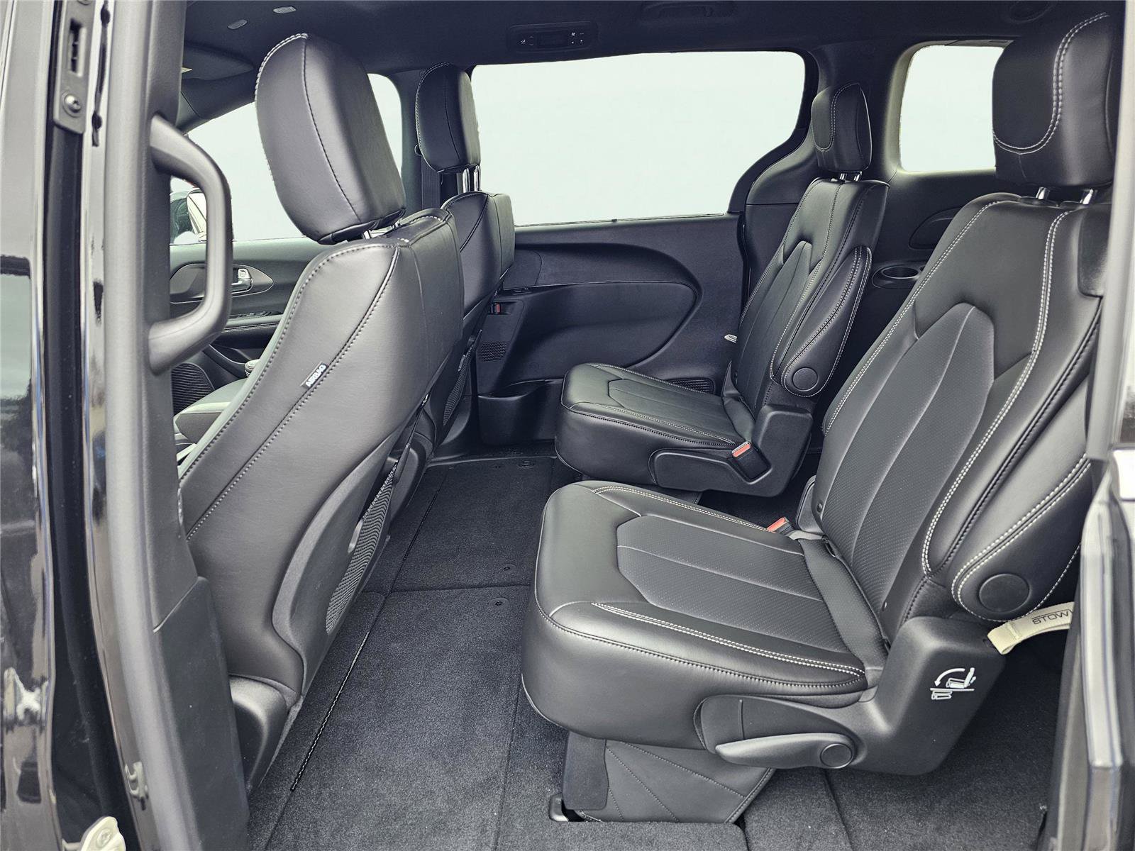 New 2026 Chrysler Pacifica Select FWD image 30