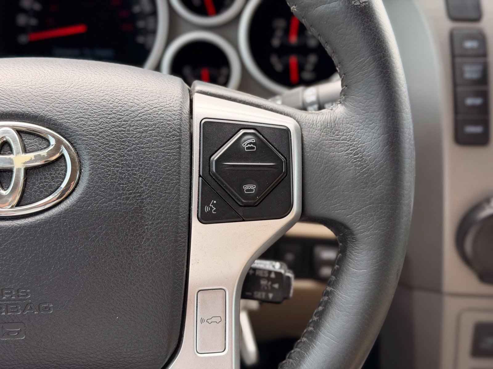 Used 2015 Toyota Sequoia Platinum RWD image 49