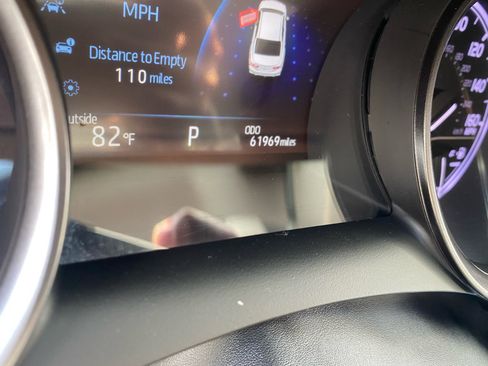 Used 2022 Toyota Camry SE image 4