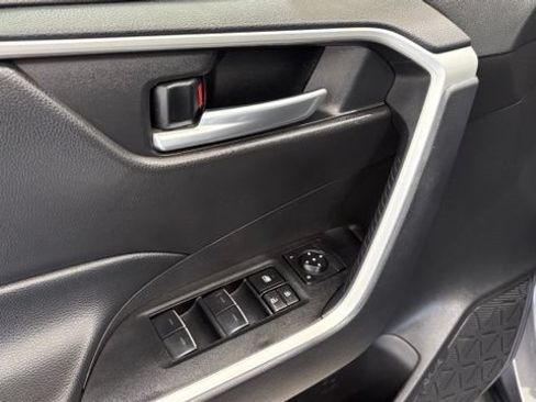 Used 2025 Toyota RAV4 XLE FWD image 15