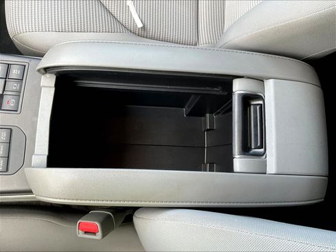 Used 2023 Toyota Highlander L AWD/4WD image 37