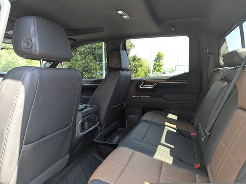 Used 2025 Chevrolet Silverado 1500 High Country AWD/4WD image 19