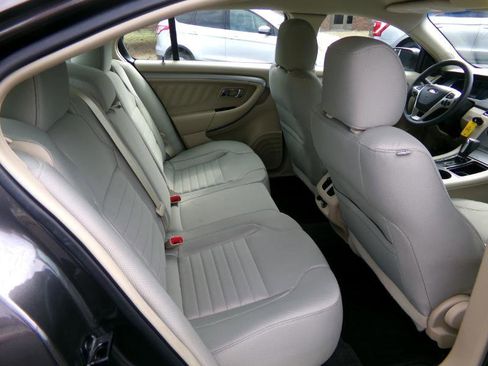 Used 2018 Ford Taurus SE image 30