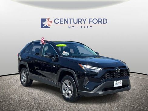 Used 2025 Toyota RAV4 XLE AWD/4WD image 1