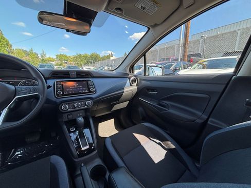 Used 2025 Nissan Versa SV FWD image 33