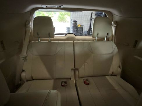 Used 2013 Lexus LX 570 4WD image 32