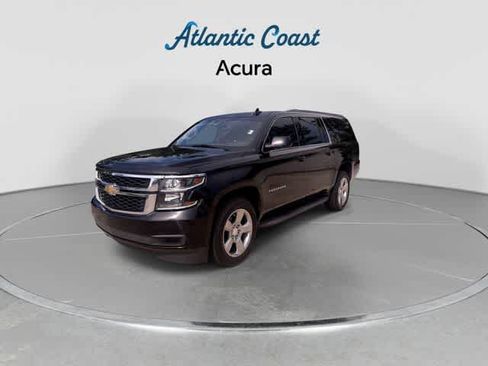 Used 2017 Chevrolet Suburban LT RWD image 4