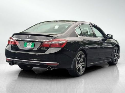 Used 2017 Honda Accord Touring image 4