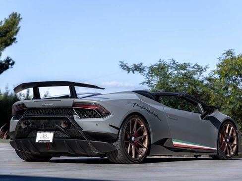 Used 2018 Lamborghini Huracan Performante image 33