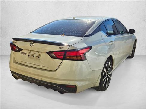 Used 2020 Nissan Altima 2.5 SR w/ Premium Package image 11