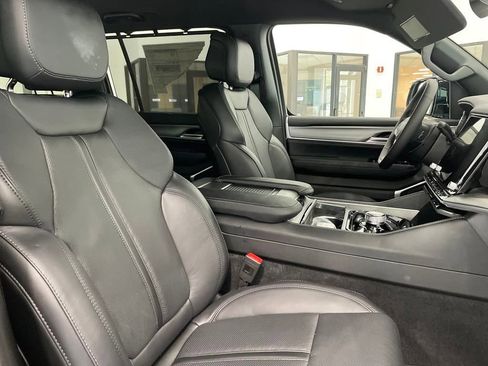 New 2025 Jeep Wagoneer Series II w/ Convenience Group I image 13