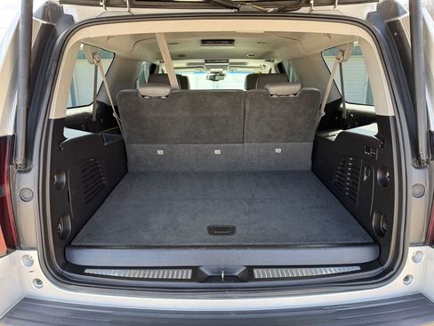 Used 2015 Chevrolet Suburban LT w/ Luxury Package image 12