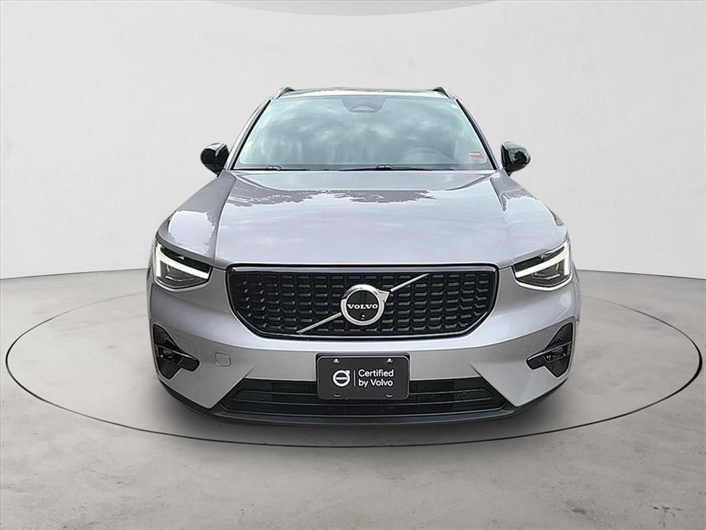 Certified 2026 Volvo XC40 B5 Plus AWD/4WD image 8