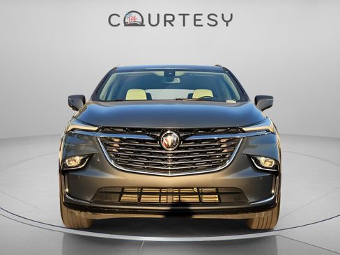 Used 2023 Buick Enclave Essence image 8