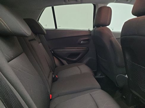 Used 2017 Chevrolet Trax LT AWD/4WD image 19