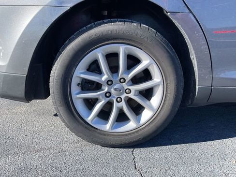 Used 2014 Ford Taurus SE FWD image 8