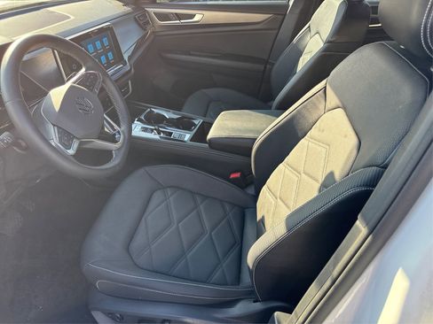 Used 2024 Volkswagen Atlas Cross Sport SE w/ Panoramic Sunroof Package image 11