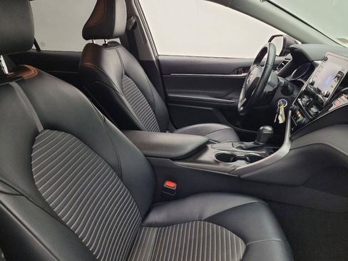 Used 2021 Toyota Camry SE image 21
