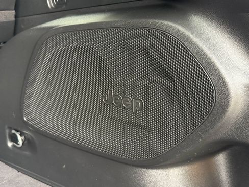 Used 2021 Jeep Cherokee Limited AWD/4WD image 31