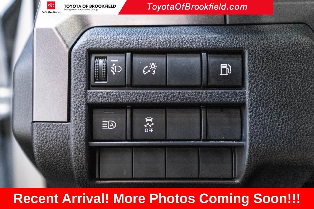 Used 2025 Toyota 4Runner SR5 AWD/4WD image 21