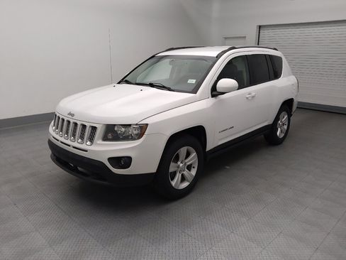 Used 2017 Jeep Compass Latitude AWD/4WD image 2