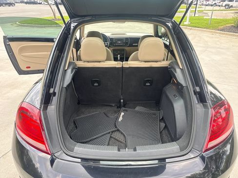 Used 2018 Volkswagen Beetle 2.0T SE FWD image 32