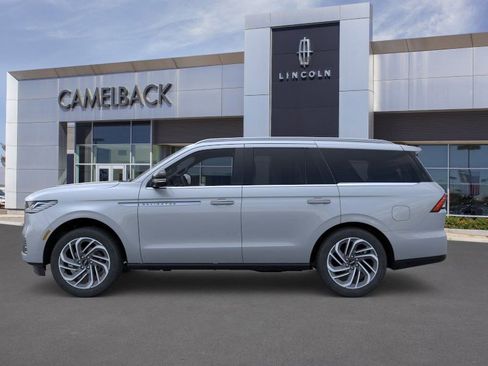 New 2025 Lincoln Navigator Reserve image 3