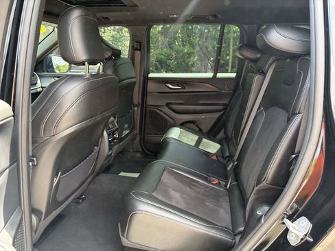 Used 2024 Jeep Grand Cherokee Altitude RWD image 3