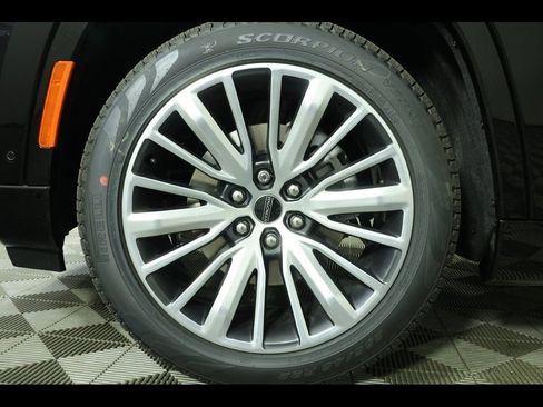 New 2025 Jeep Wagoneer Series II image 15