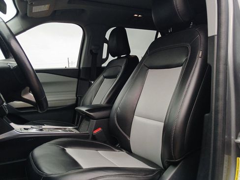 Used 2022 Ford Explorer XLT w/ Equipment Group 202A RWD image 11