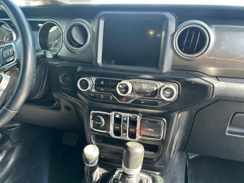 Used 2019 Jeep Wrangler Unlimited Sahara w/ Uconnect 4C Nav & Sound Group AWD/4WD image 24