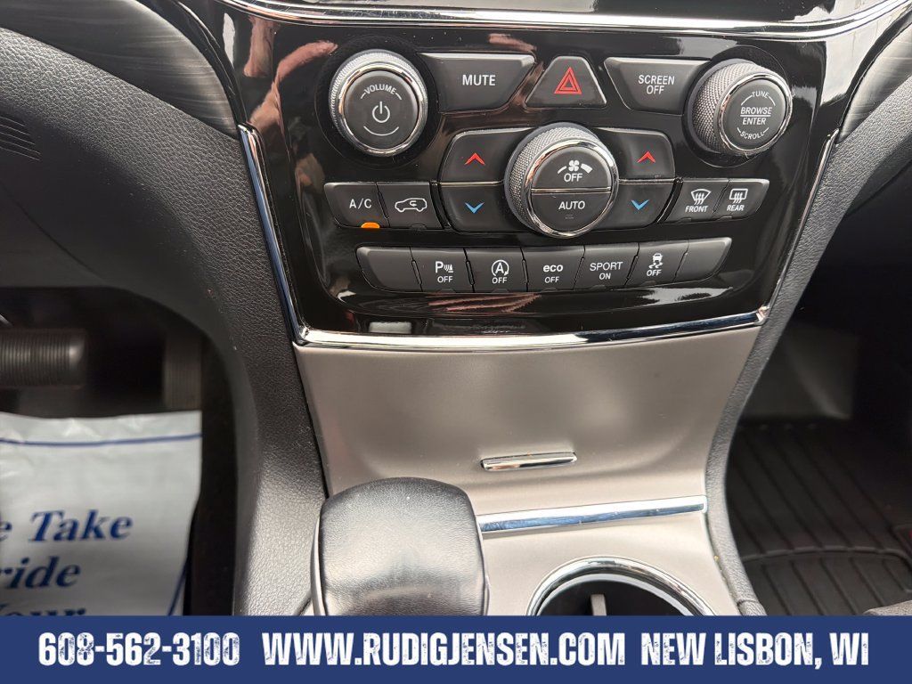 Used 2022 Jeep Grand Cherokee Laredo X AWD/4WD image 17