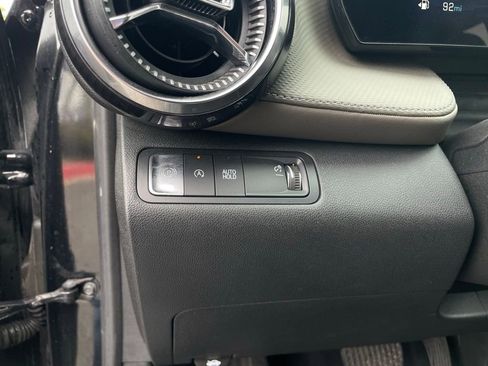 Used 2025 Chevrolet Equinox LT w/ Convenience Package II image 13