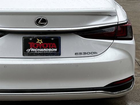 Used 2023 Lexus ES 300h w/ Premium Package image 6
