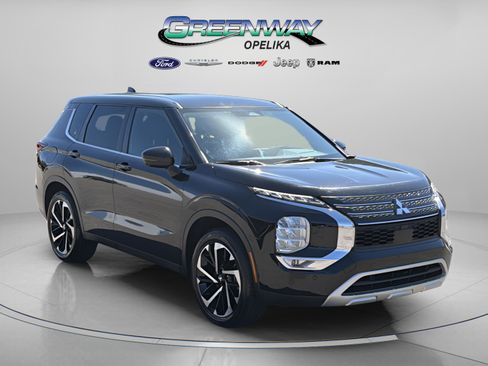 Used 2024 Mitsubishi Outlander SE image 1