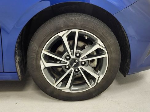 Used 2023 Kia Forte LXS w/ LXS Technology Package FWD image 9
