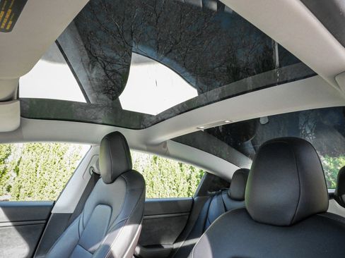 Used 2020 Tesla Model 3 Standard Range image 27