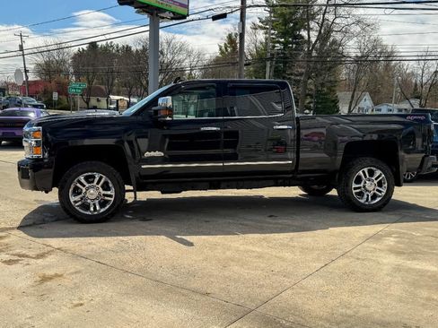 Used 2017 Chevrolet Silverado 2500 High Country w/ Duramax Plus Package image 6