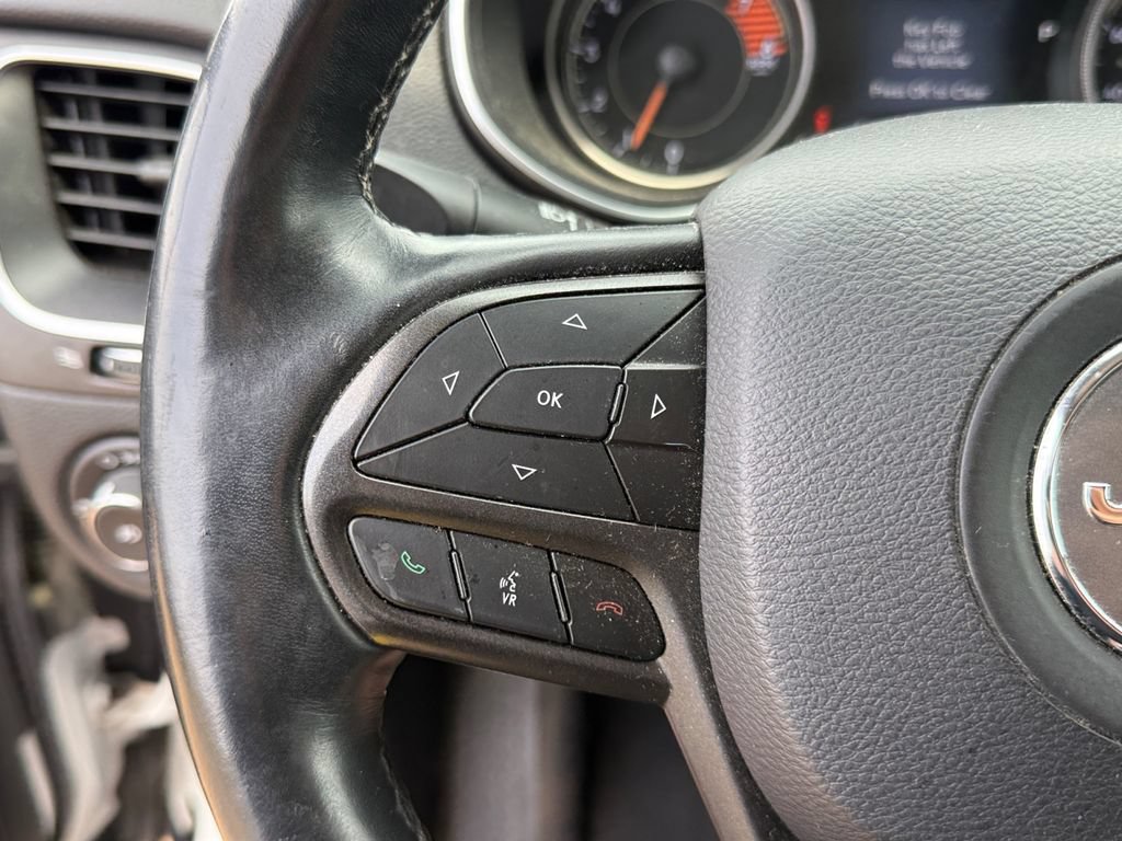Used 2019 Jeep Cherokee Trailhawk AWD/4WD image 16