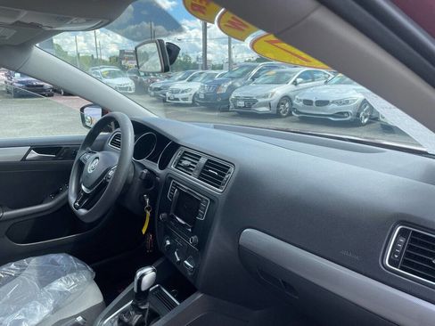 Used 2017 Volkswagen Jetta S image 12