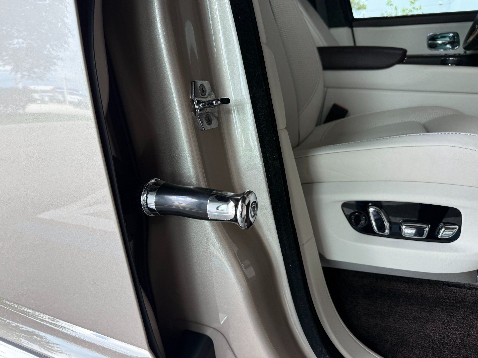 Used 2020 Rolls-Royce Cullinan AWD/4WD image 46