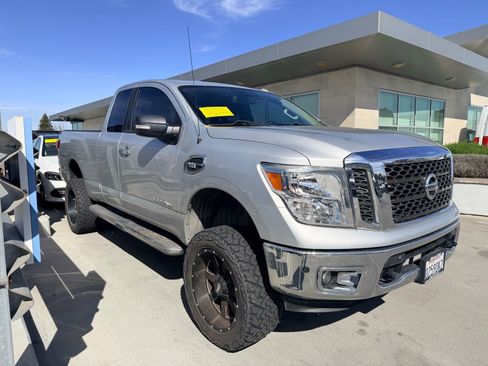 Used 2017 Nissan Titan SV image 2