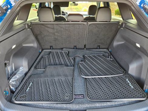 Certified 2025 Volkswagen Atlas Cross Sport SE FWD image 11