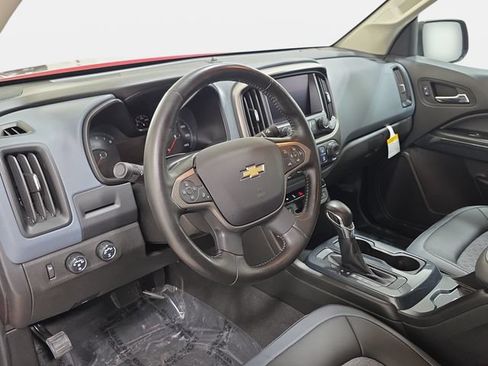 Used 2022 Chevrolet Colorado Z71 AWD/4WD image 16