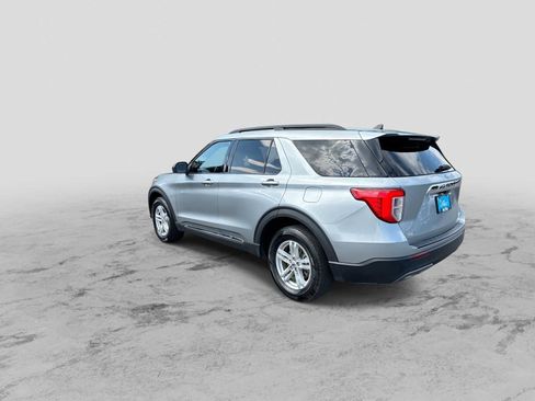 Used 2022 Ford Explorer XLT w/ Equipment Group 202A AWD/4WD image 6