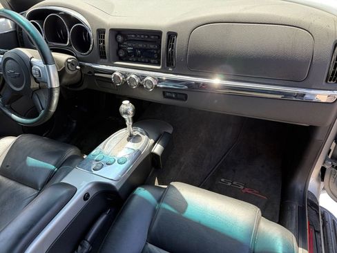 Used 2005 Chevrolet SSR w/ Preferred Equipment Group RWD image 22