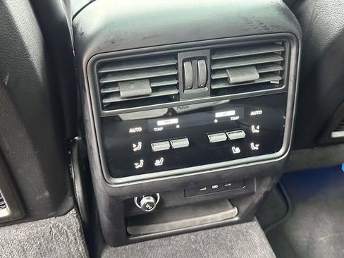 Used 2024 Porsche Cayenne AWD/4WD image 18