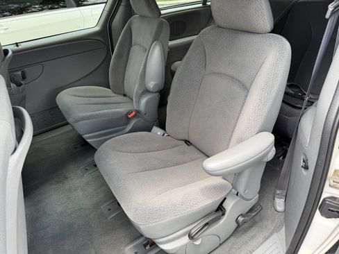 Used 2004 Dodge Grand Caravan SXT FWD image 11